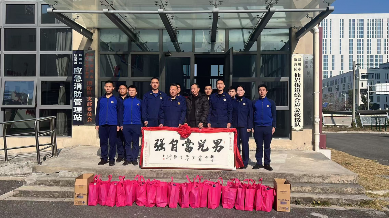 一起车祸让他动了三次手术 出院后第一件事送牌匾给恩人