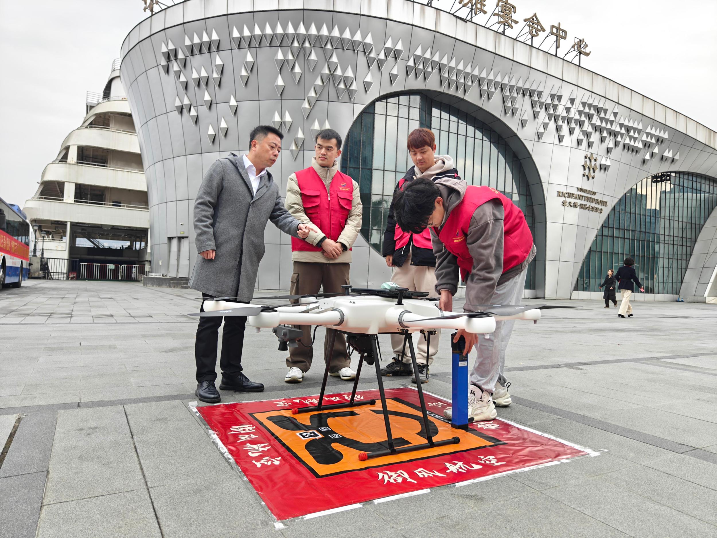 26个分会场温暖开席 “爱心温州·情暖万家”第23届迎春慈善大宴举行