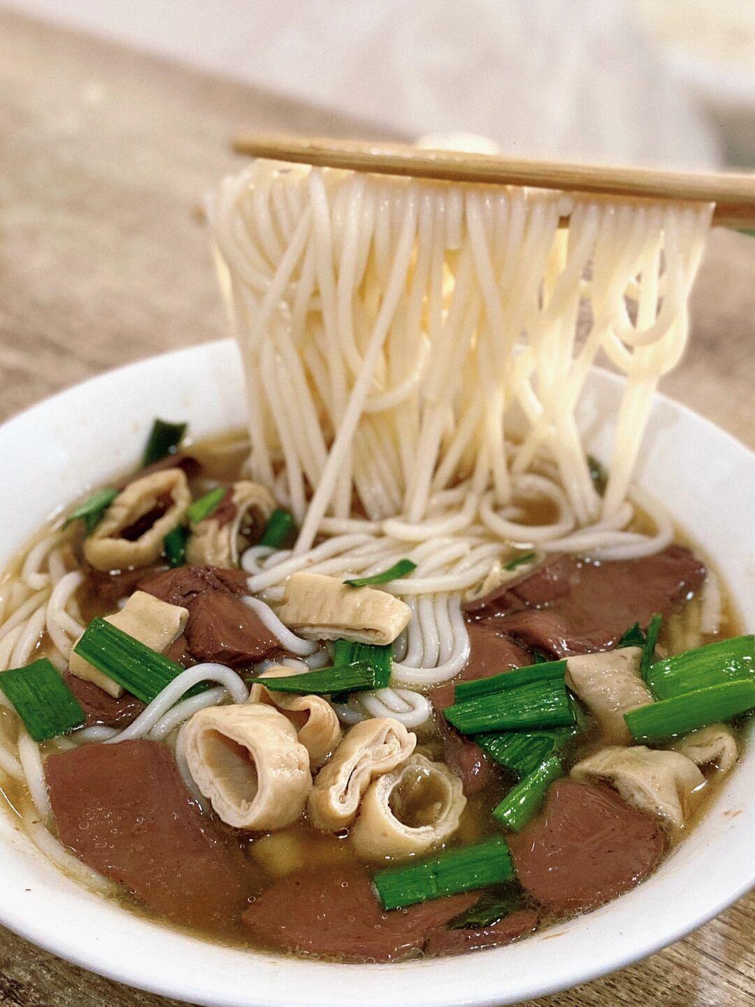 寻味乡村土特产丨深夜，来碗热气腾腾的猪脏粉